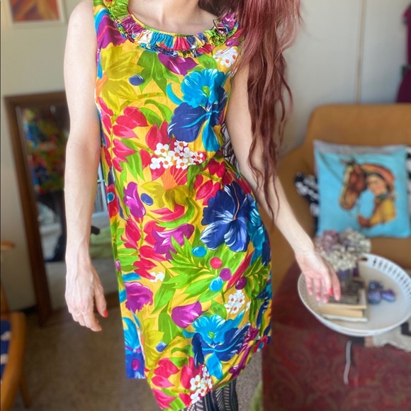 Vintage 1960s Floral Shift Dress W/ Ruffle Neckline - Picture 1 of 12